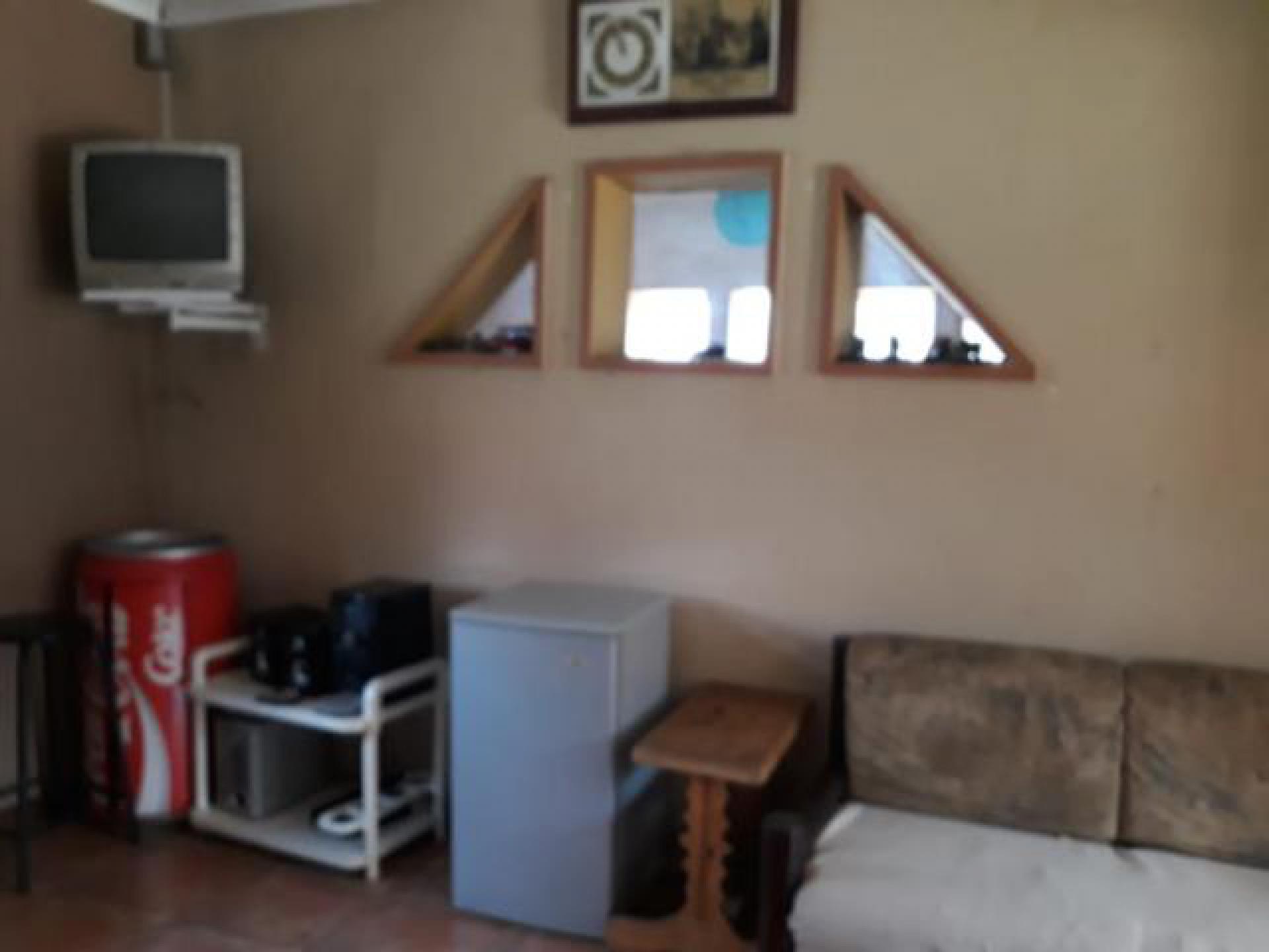 Lounges - 21 square meters of property in Sunward park