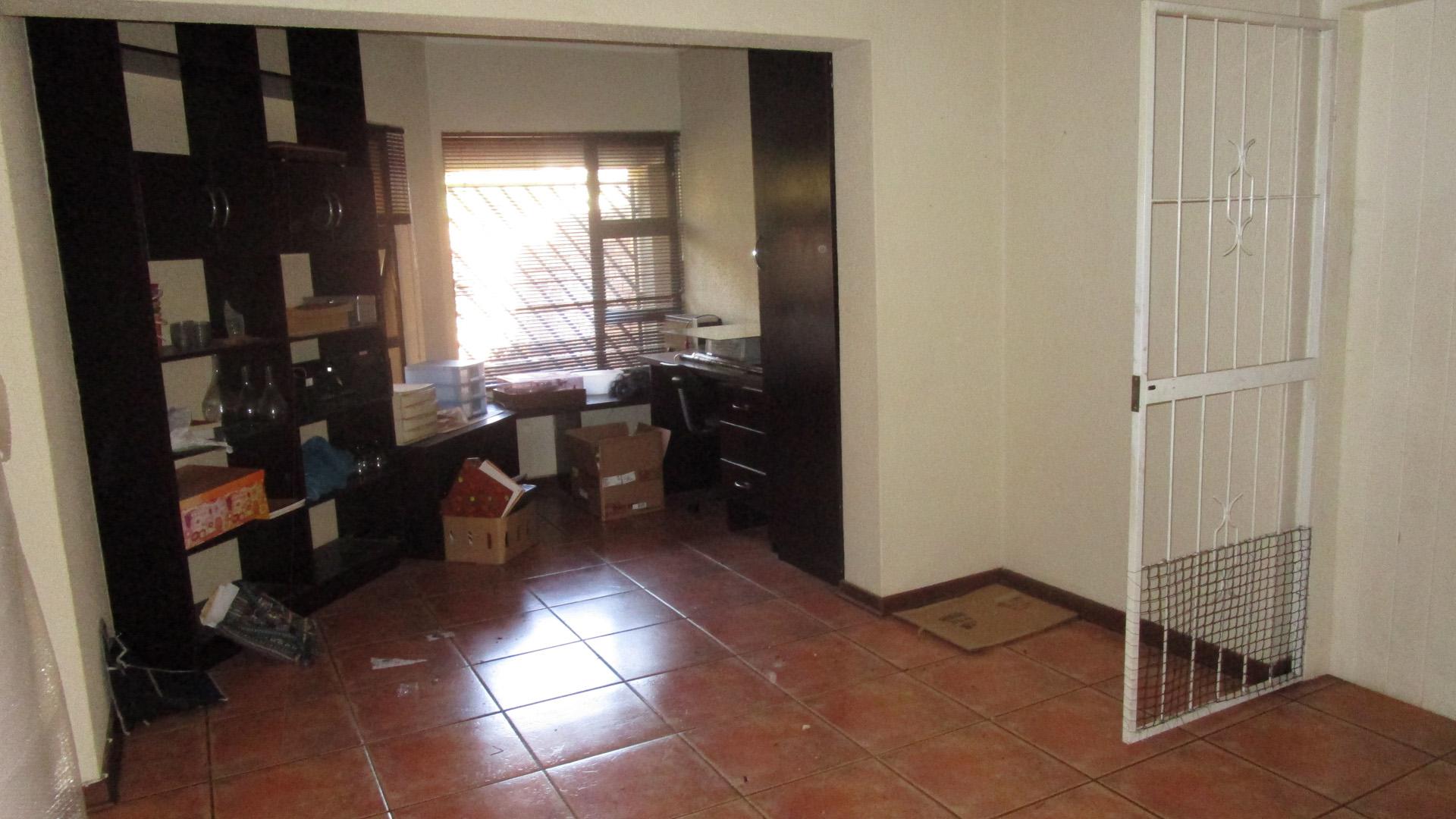 Study - 2 square meters of property in Sunward park