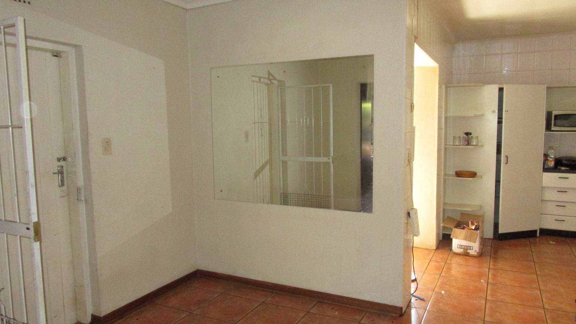 Dining Room - 7 square meters of property in Sunward park