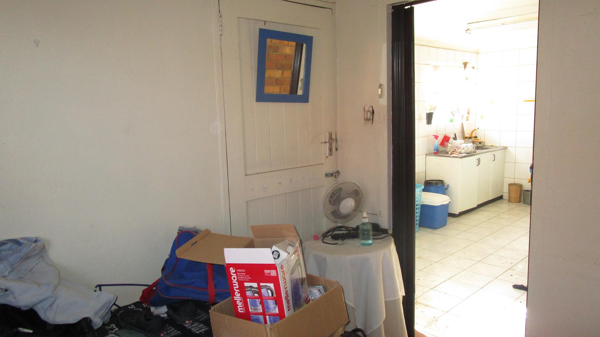 Spaces - 40 square meters of property in Sunward park