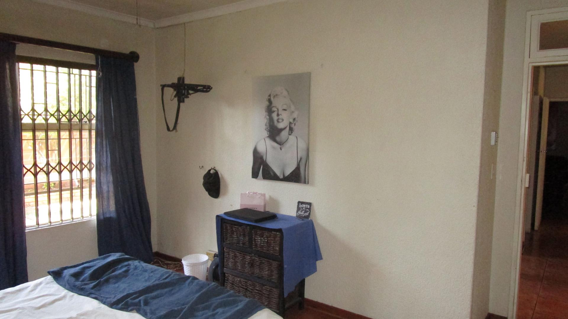 Main Bedroom - 12 square meters of property in Sunward park