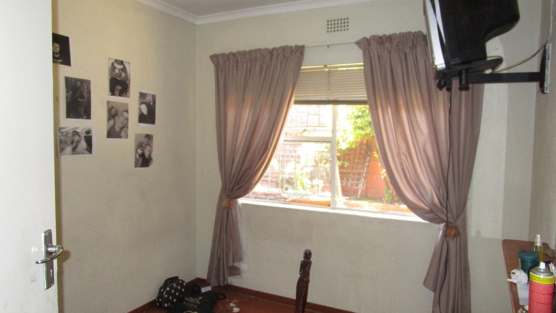 Bed Room 1 - 5 square meters of property in Sunward park