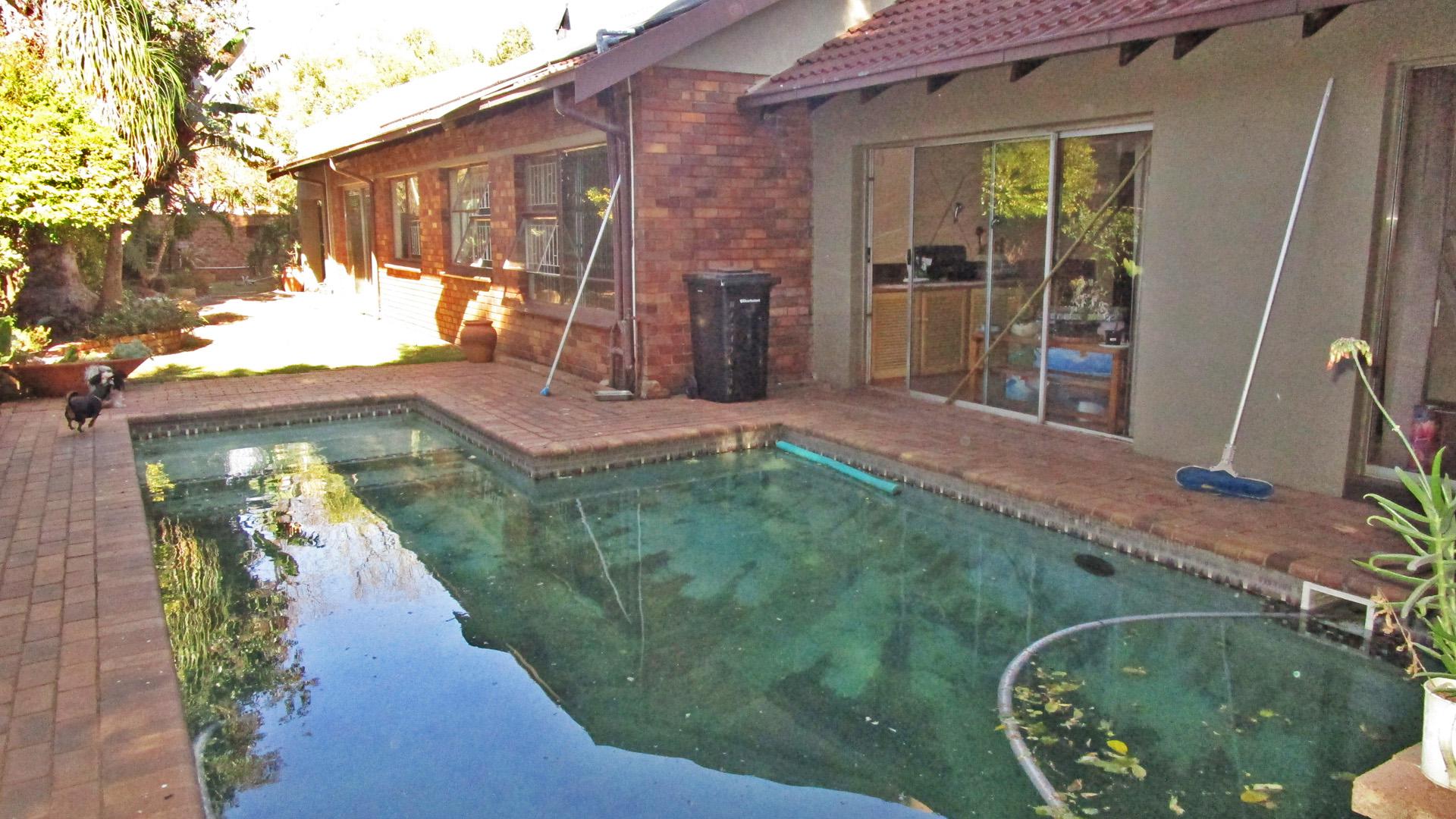 Backyard of property in Sunward park
