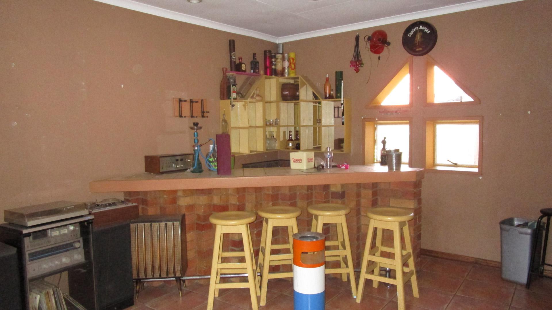 Spaces - 40 square meters of property in Sunward park
