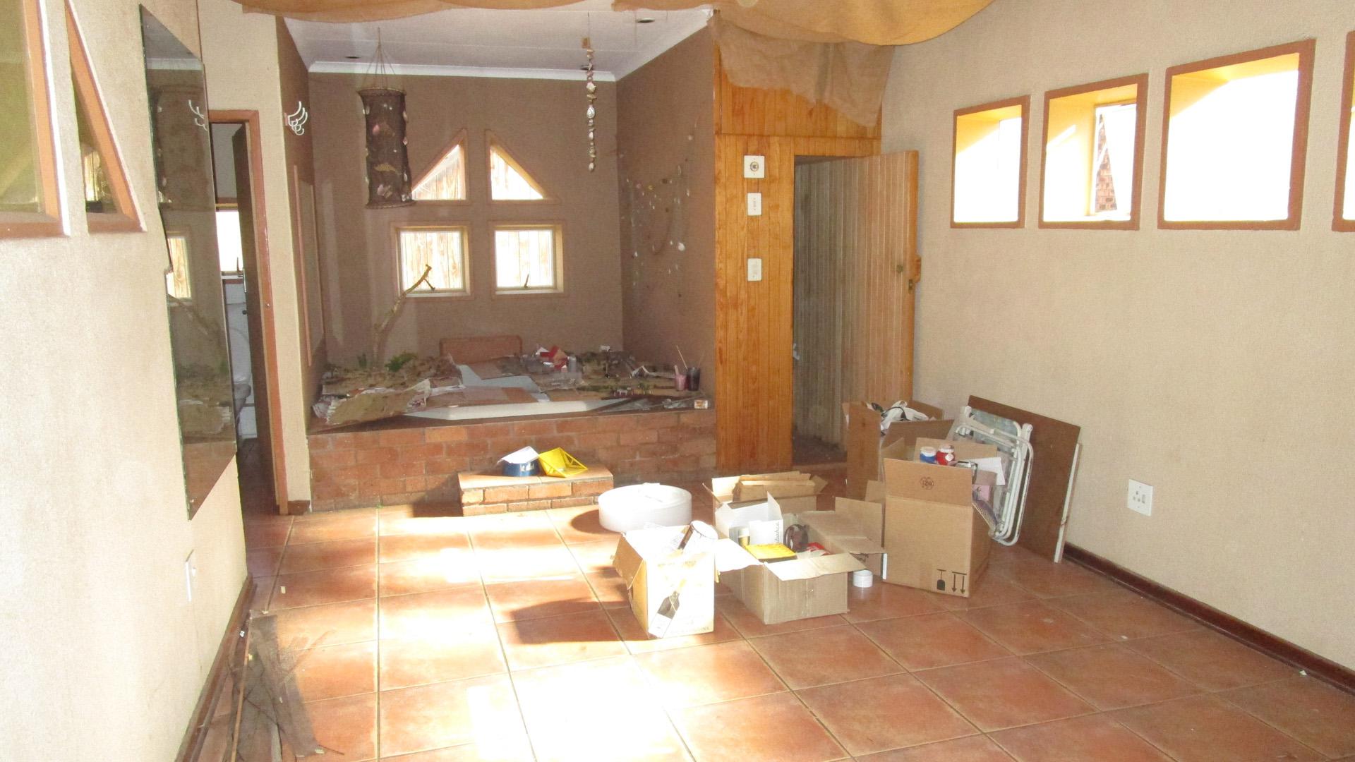 Spaces - 40 square meters of property in Sunward park