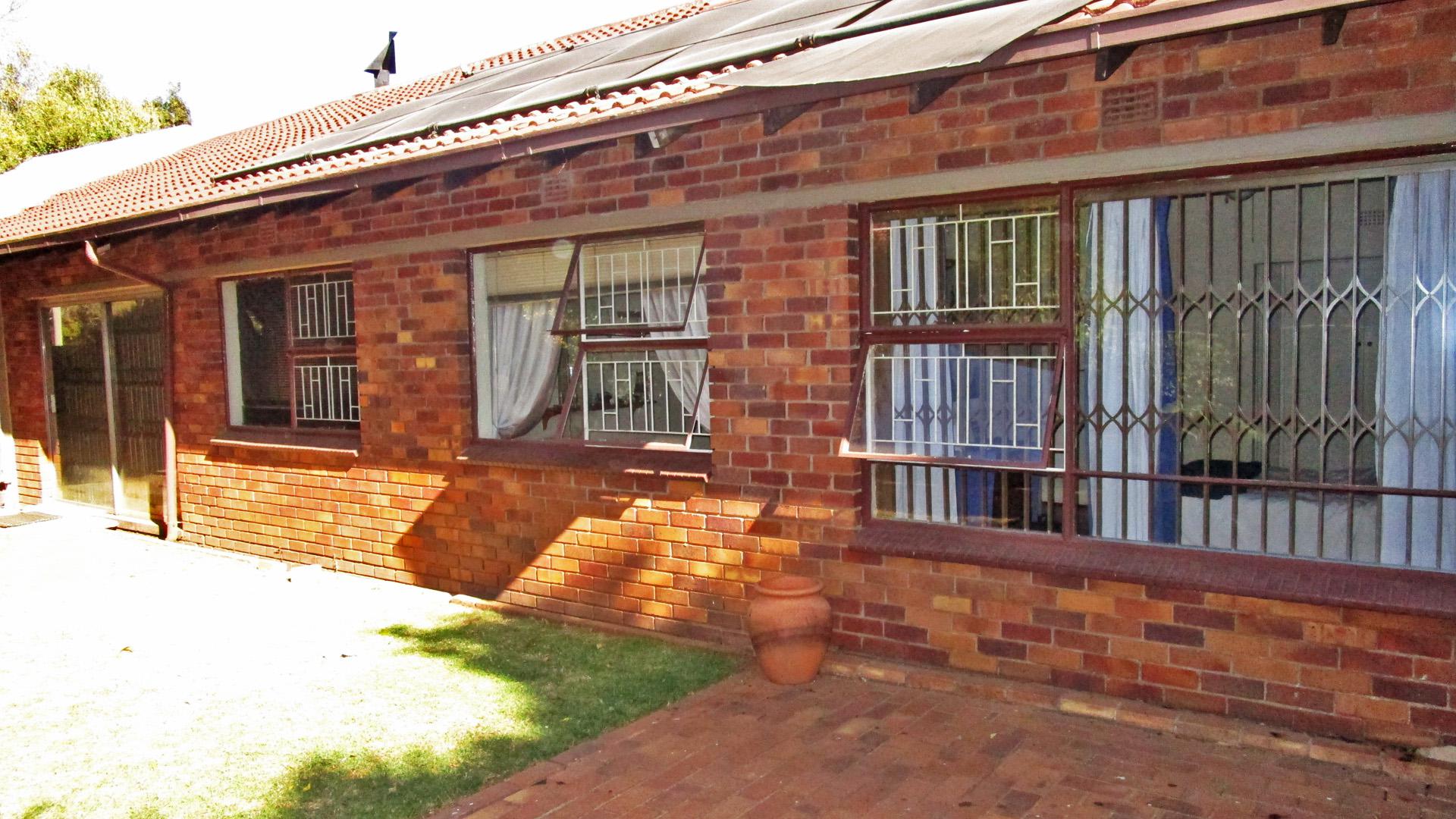 Backyard of property in Sunward park