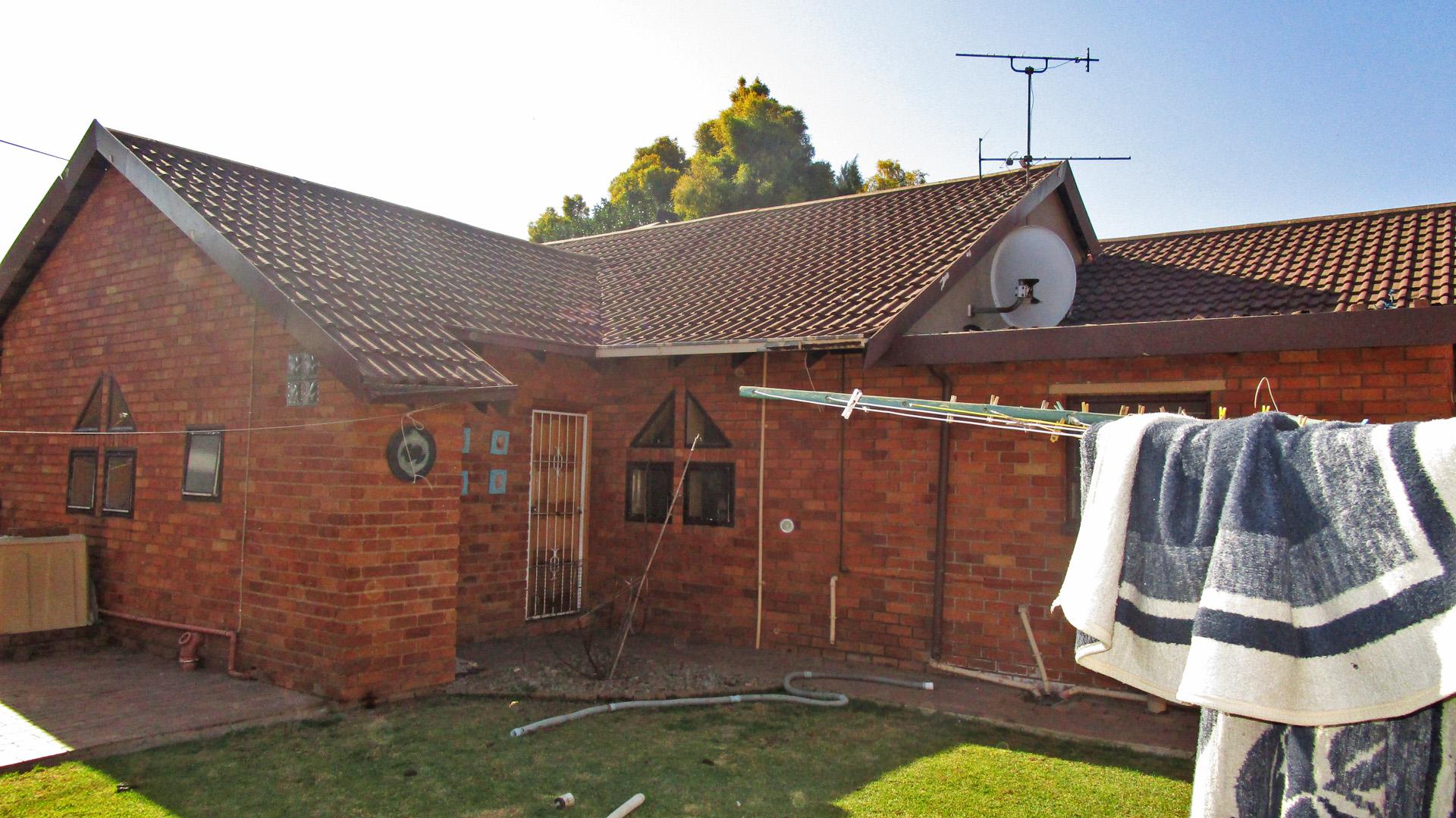 Backyard of property in Sunward park