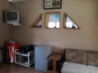 Lounges - 21 square meters of property in Sunward park