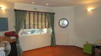 Lounges - 21 square meters of property in Sunward park