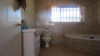 Main Bathroom - 8 square meters of property in Honeydew Manor