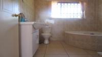 Main Bathroom - 8 square meters of property in Honeydew Manor