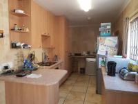 Kitchen - 13 square meters of property in Honeydew Manor