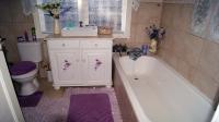 Main Bathroom - 9 square meters of property in Munster