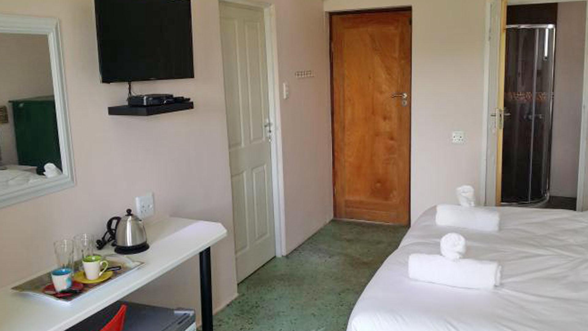 Bed Room 1 - 17 square meters of property in Kaysers Beach