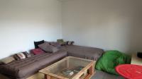 Lounges - 13 square meters of property in Zonnebloem