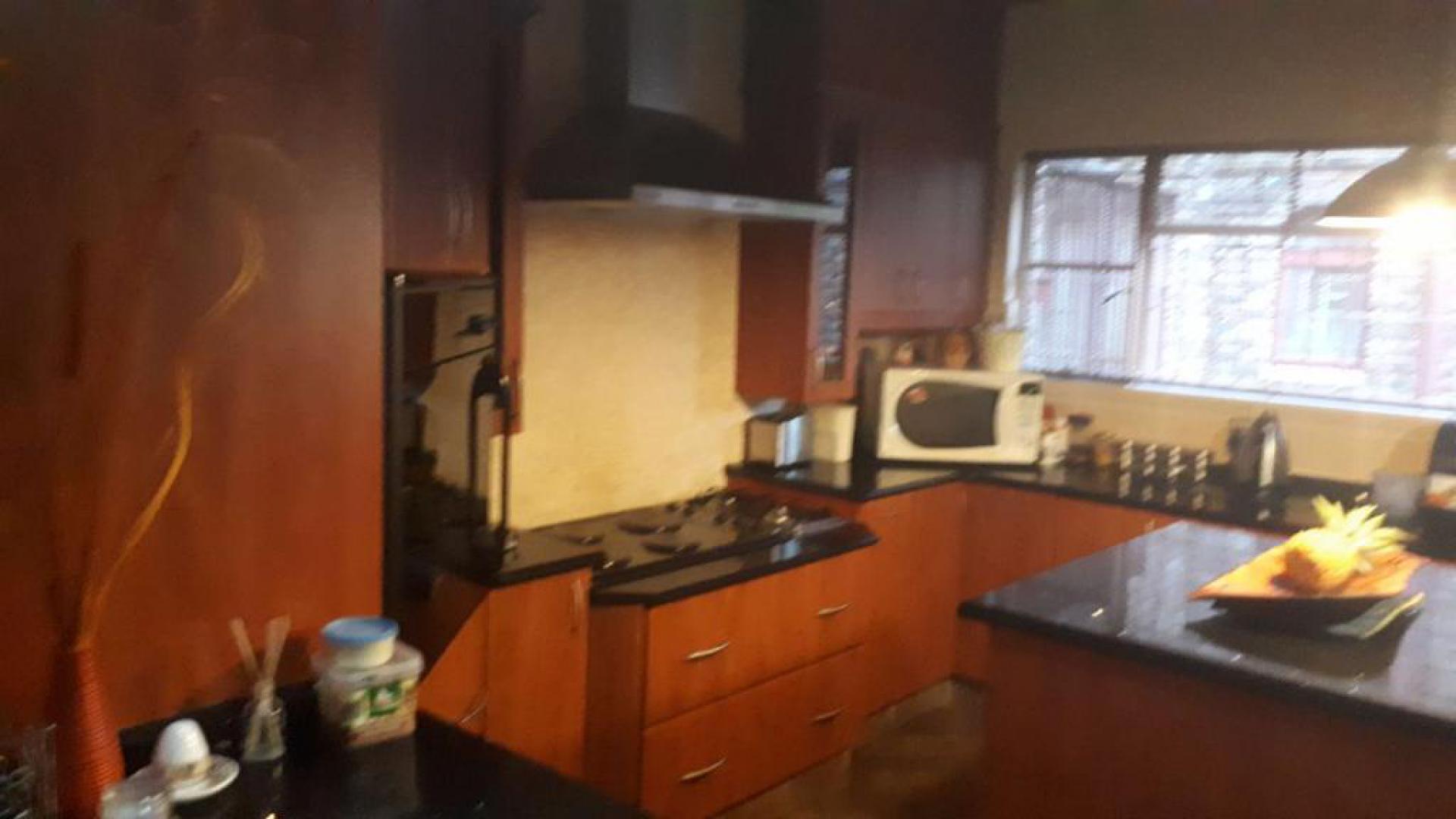 Kitchen of property in Marblehall