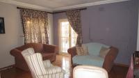 Lounges - 11 square meters of property in Sunward park