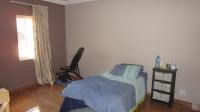 Main Bedroom - 17 square meters of property in Sunward park