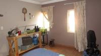 Main Bedroom - 17 square meters of property in Sunward park