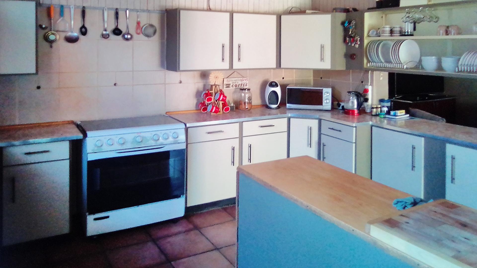 Kitchen - 17 square meters of property in Pyramid