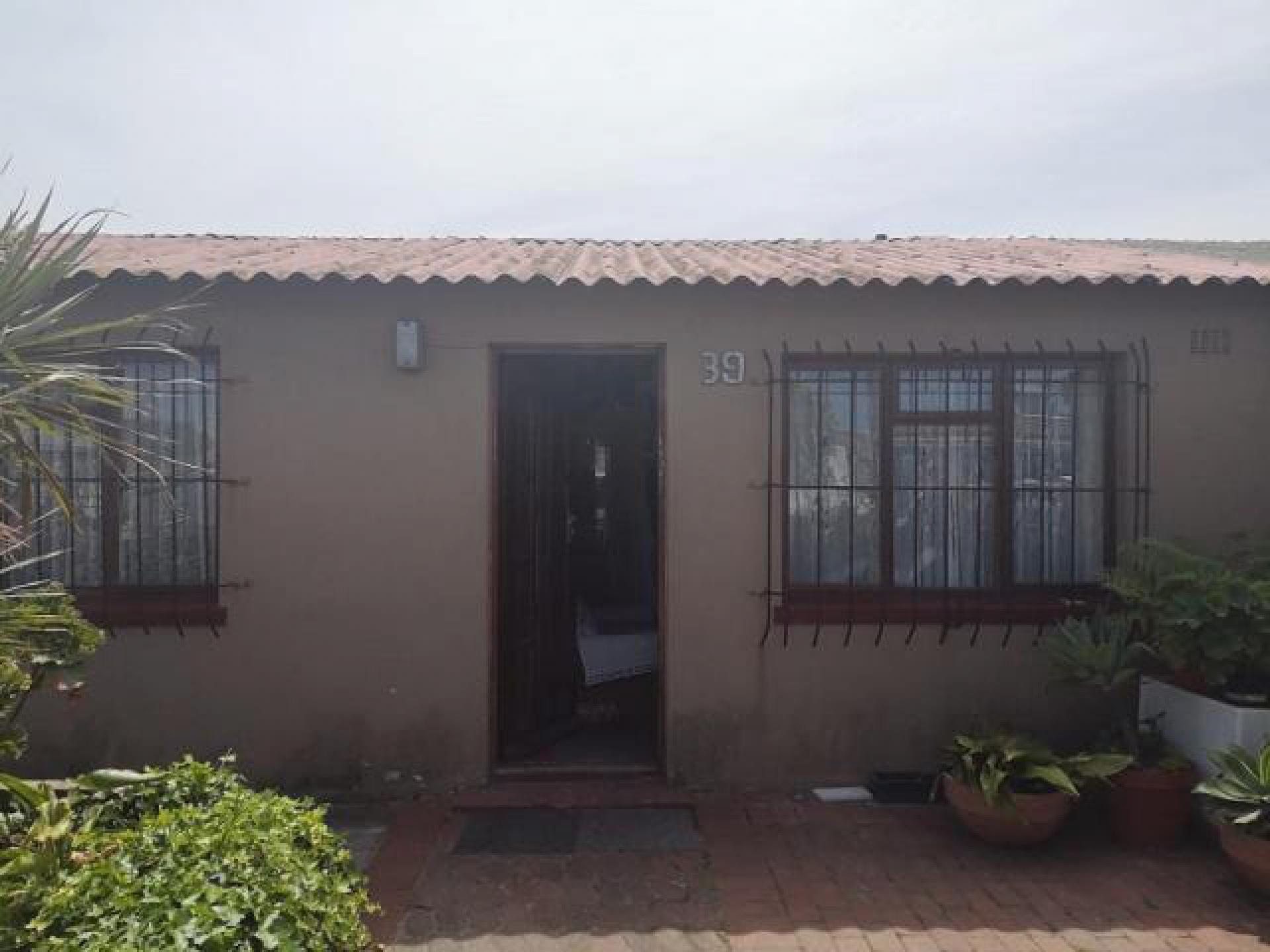 Front View of property in Steenberg