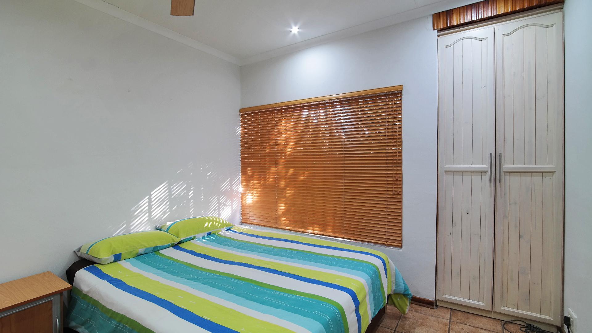 Bed Room 3 - 13 square meters of property in Safarituine