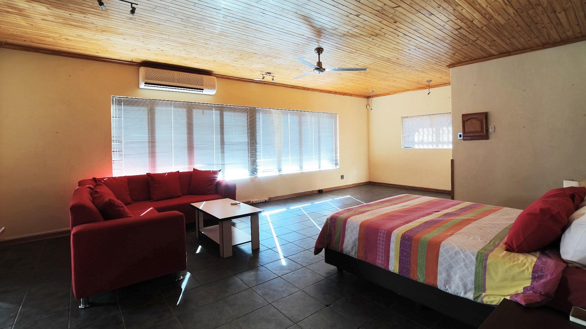 Bed Room 5+ - 30 square meters of property in Safarituine