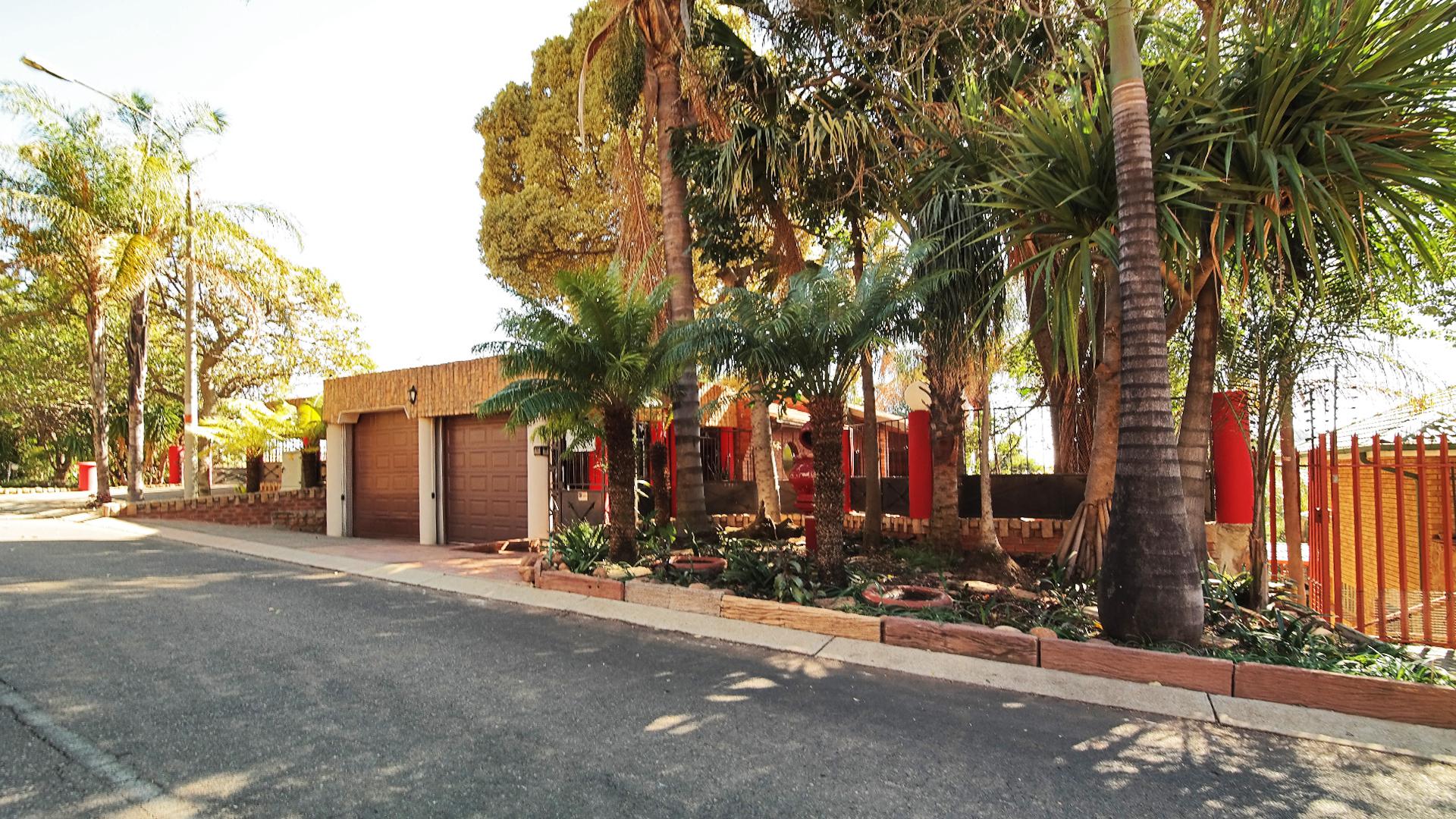 Front View of property in Safarituine