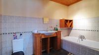 Bathroom 3+ - 8 square meters of property in Safarituine