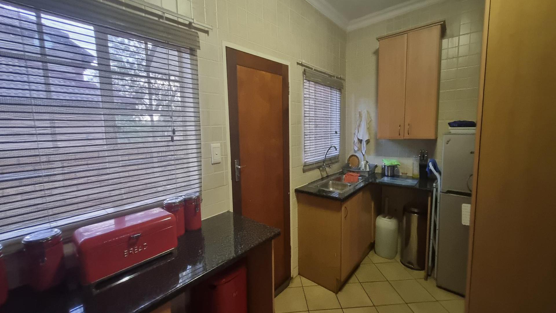 Kitchen of property in Pretorius Park