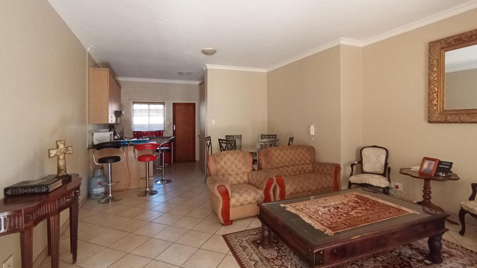 Lounges - 22 square meters of property in Pretorius Park