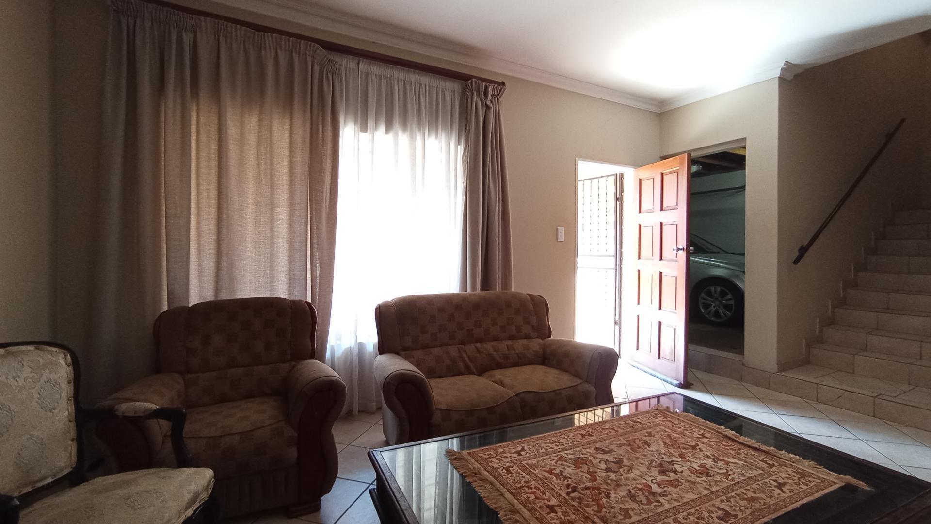 Lounges - 22 square meters of property in Pretorius Park