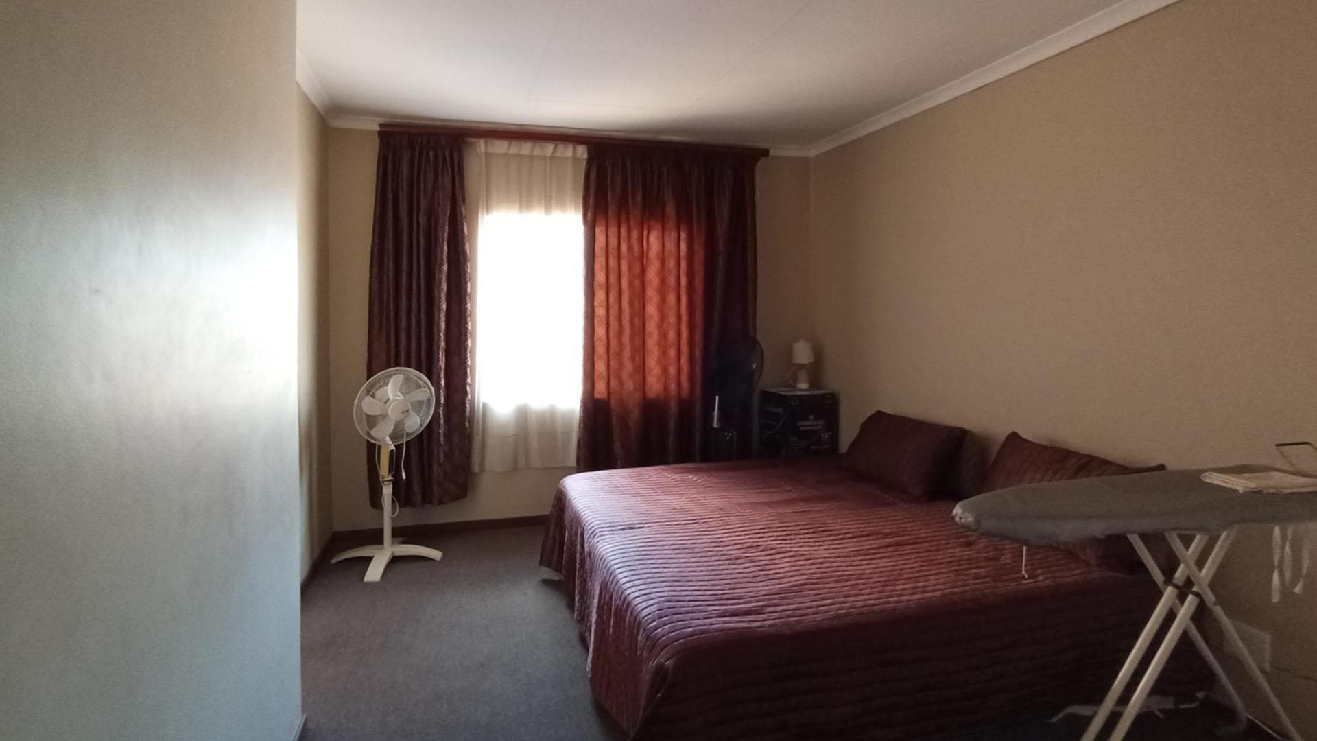 Bed Room 2 - 14 square meters of property in Pretorius Park