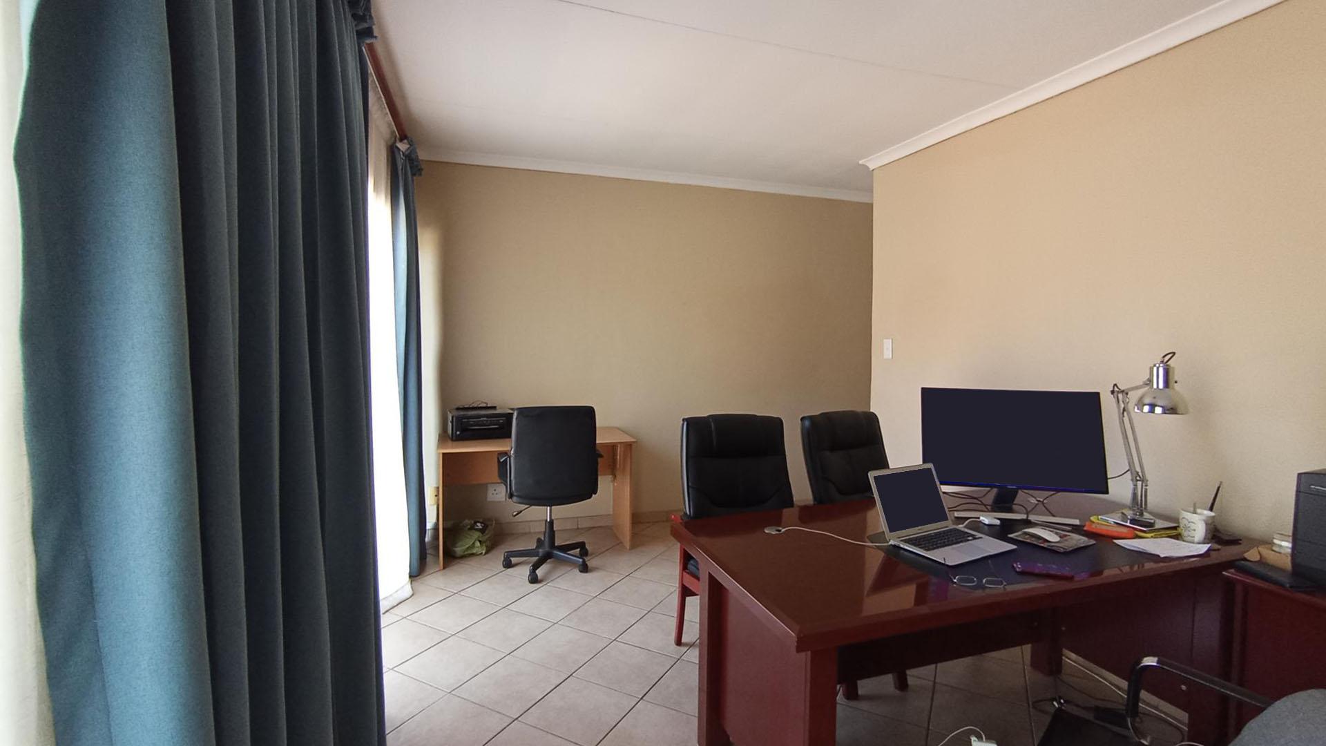 Study - 18 square meters of property in Pretorius Park
