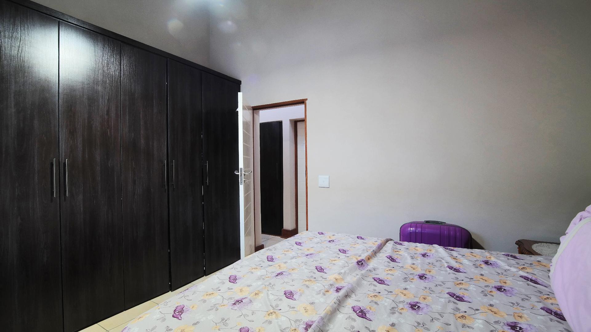 Bed Room 2 - 14 square meters of property in Ben Fleur