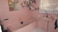 Main Bathroom - 8 square meters of property in Bonaero Park