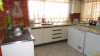 Kitchen - 19 square meters of property in Bonaero Park