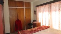 Bed Room 1 - 11 square meters of property in Bonaero Park