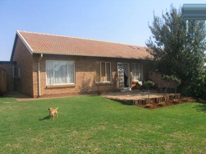 2 Bedroom House for Sale For Sale in Eldoraigne - Home Sell - MR21149