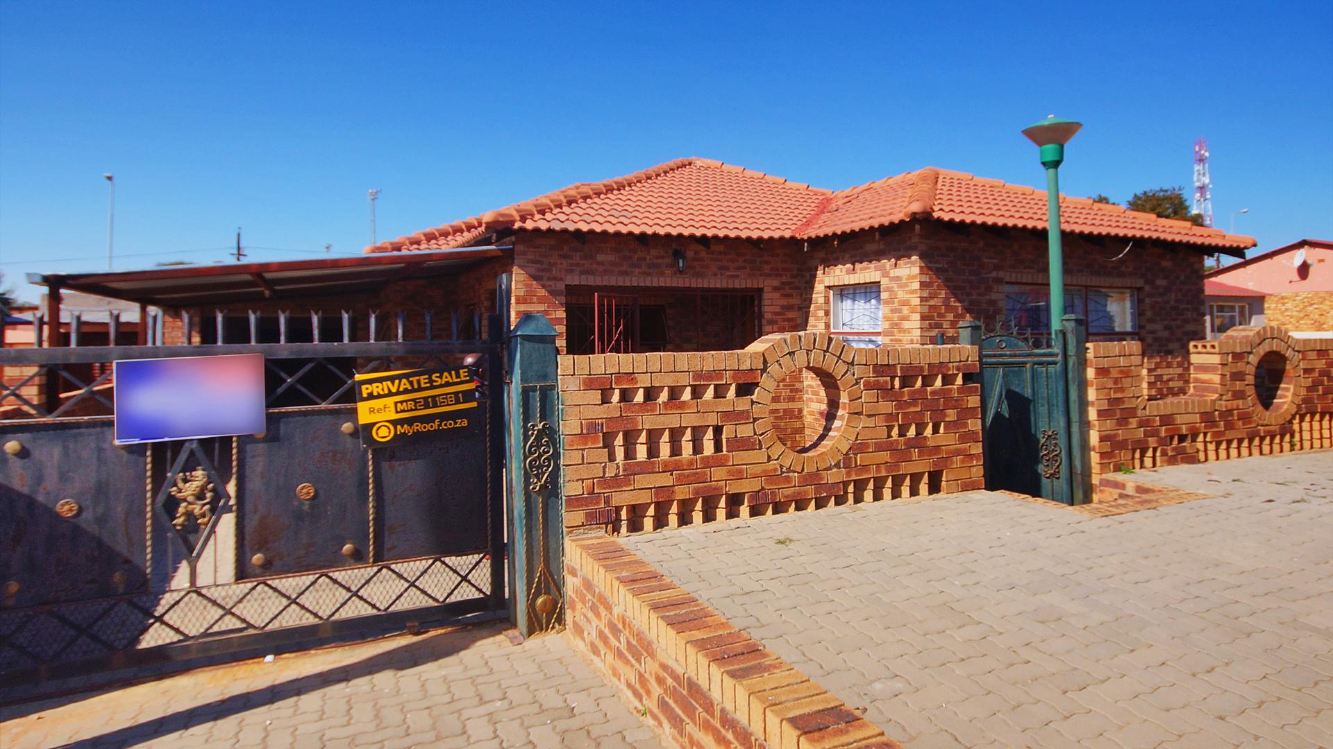 Front View of property in Soshanguve