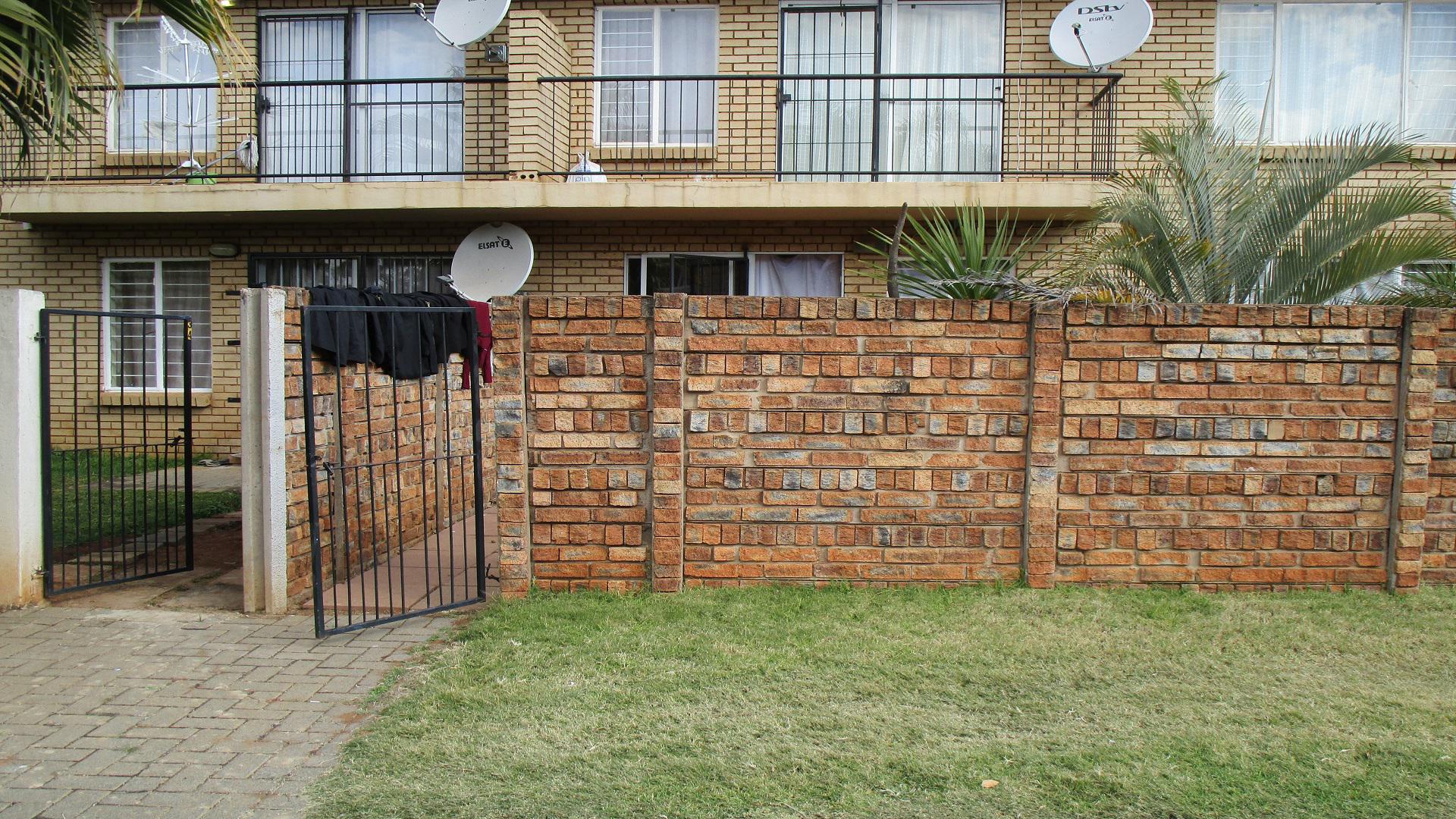 Front View of property in Willow Park Manor