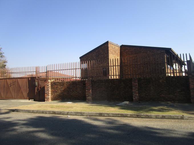 2 Bedroom Sectional Title for Sale For Sale in West Turffontein - Private Sale - MR211660