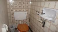 Bathroom 1 - 11 square meters of property in Parkrand