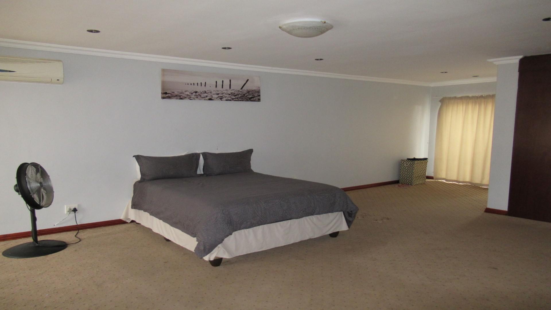 Bed Room 1 - 23 square meters of property in Willowbrook