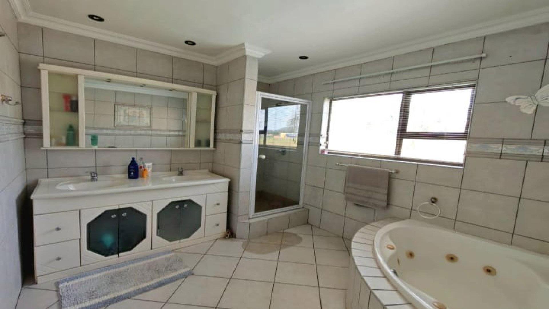 Bathroom 2 of property in Willowbrook
