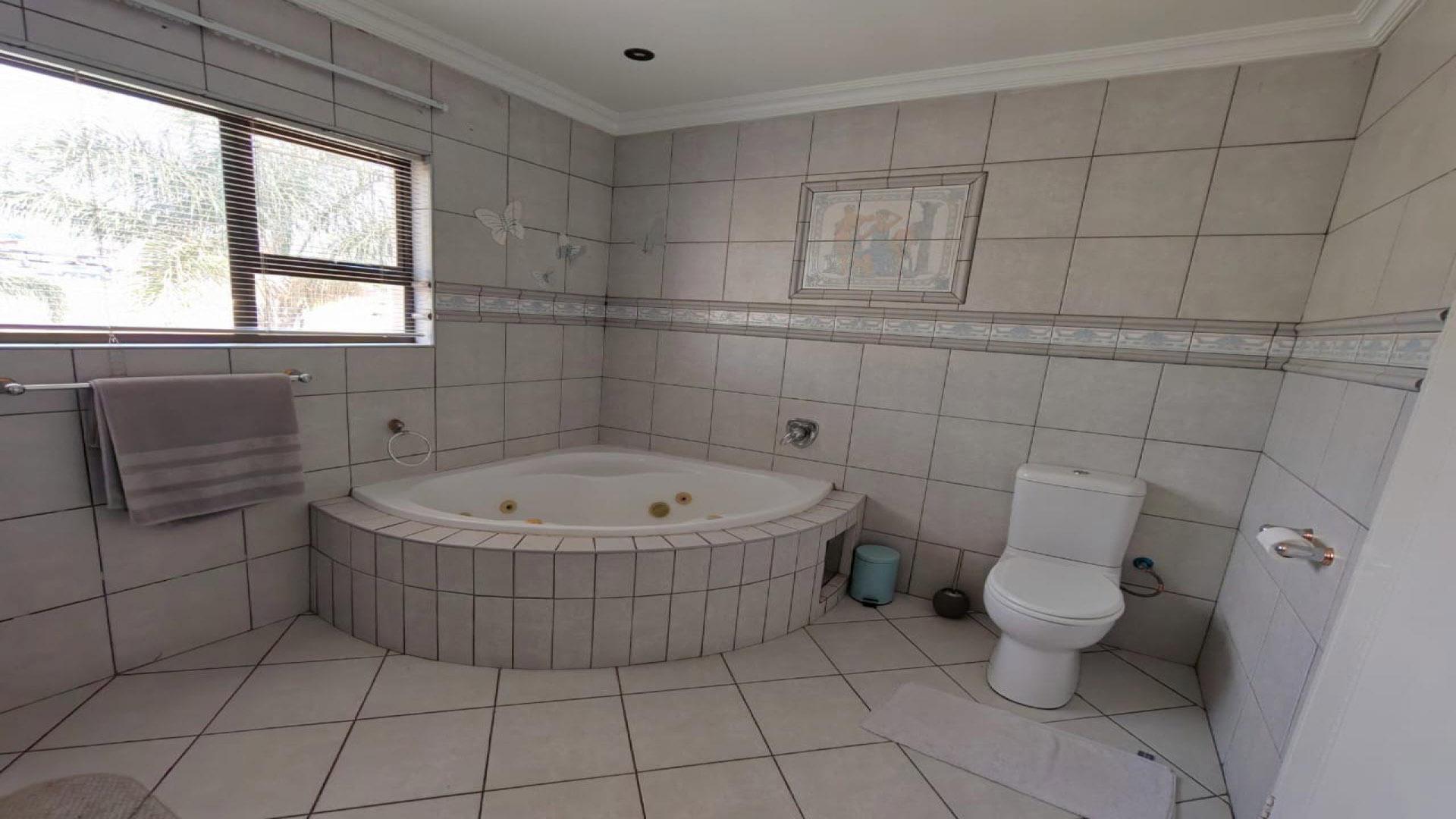 Bathroom 2 of property in Willowbrook
