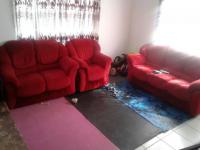 Lounges - 27 square meters of property in Umhlatuzana 