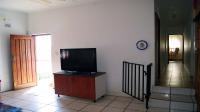 Lounges - 27 square meters of property in Umhlatuzana 