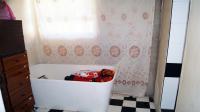 Main Bedroom - 25 square meters of property in Umhlatuzana 