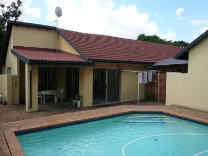 3 Bedroom House for Sale For Sale in Magalieskruin - Home Sell - MR21207